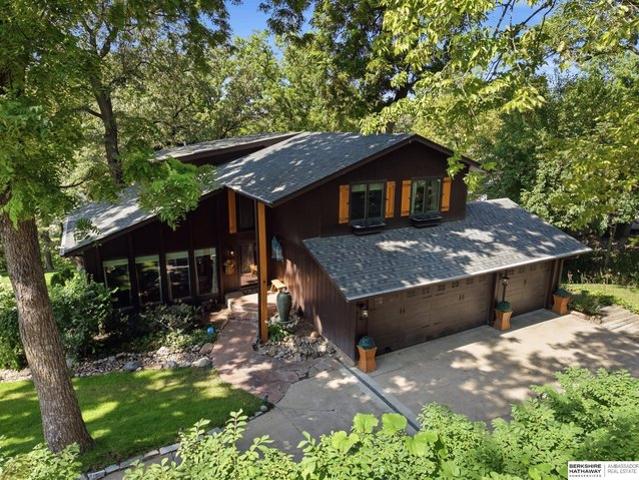 21823 Hillandale Rd, Elkhorn, NE 68022