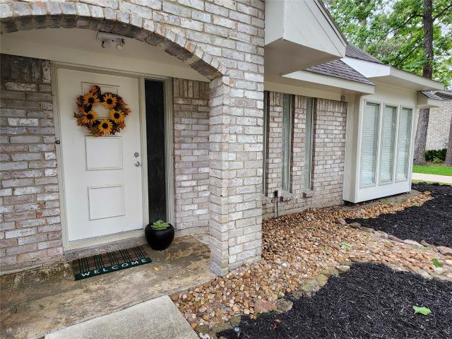 2182 Tree Lane