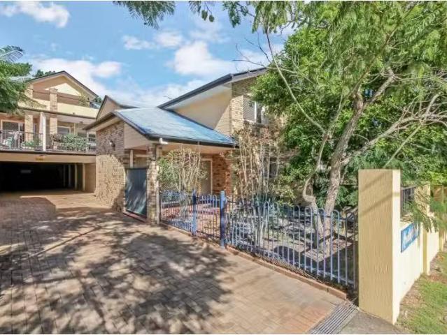 2/183 Norman Avenue, NORMAN PARK Townhouse for rent Listed by.