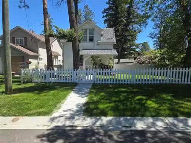 218 12Th Avenue, Cranbrook, BC, V1C 2S3 house for sale List.