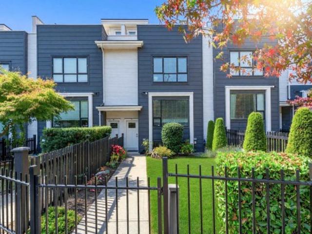 218 2 Oak Meadows Drive, Surrey, BC, V3Z 0W6 townhouse for sale | Listing ID R3171 | Royal LePage
