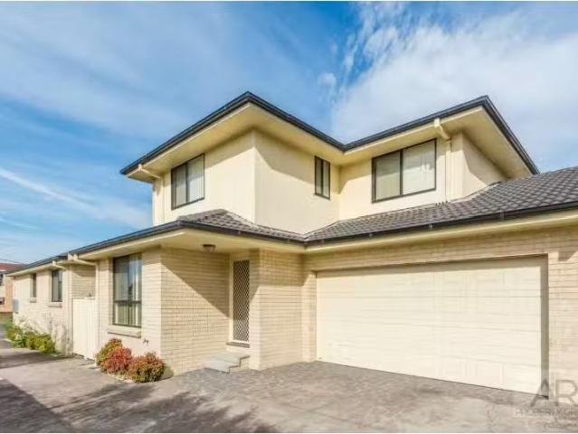 2/18 Addison Avenue, Lake Illawarra Townhouse for rent Listed.