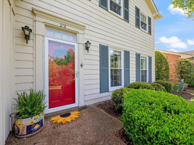 218 Boxwood Dr