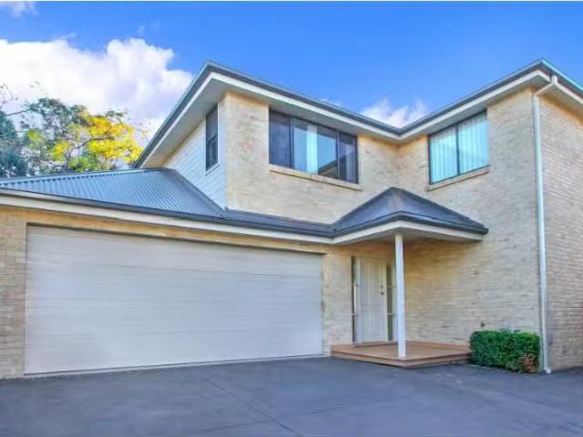 2/18 Berkeley Road, Gwynneville Townhouse for rent Listed by.