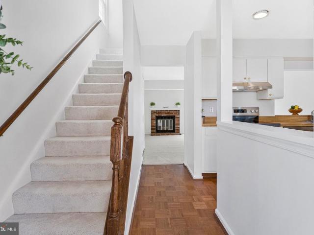 218 Saint Johns Square