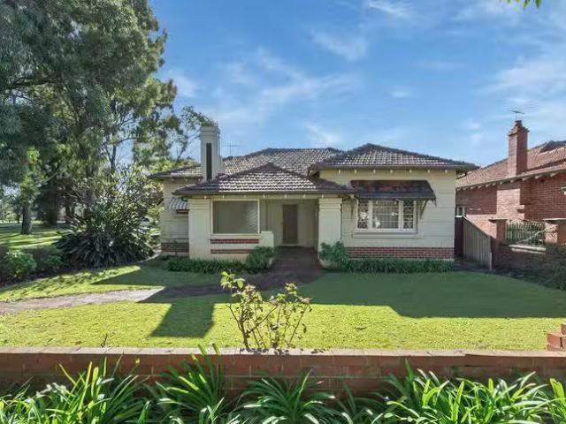 218 Sixth Avenue, Inglewood, WA 6052