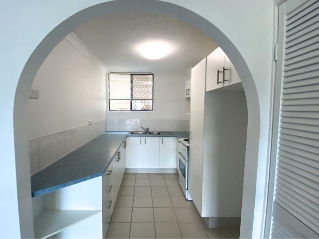 2/18 Sunshine Boulevard Broadbeach Waters, QLD 4218