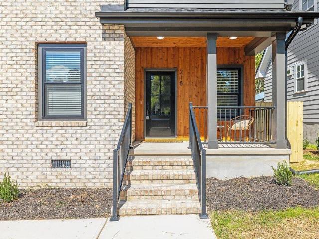 218 W Maynard Avenue