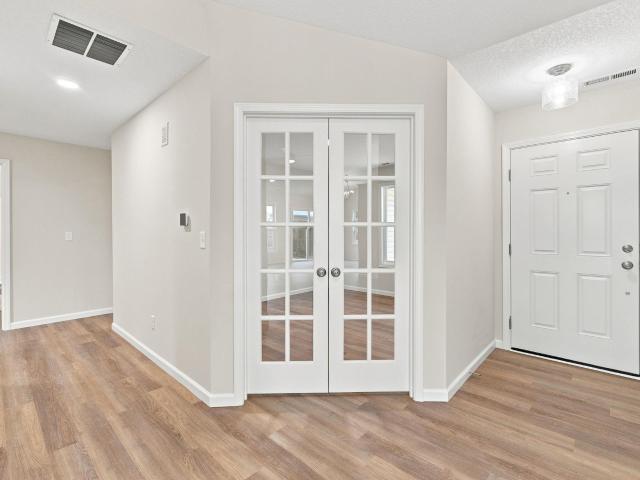 218 W Oak Street