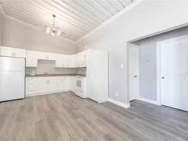 218 Whitmore Avenue W, Dauphin, MB, R7N 1Z6 house for lease.