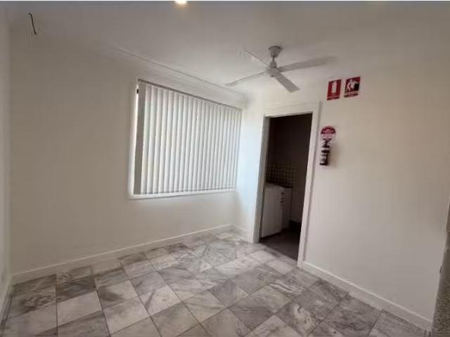 2/18a Eagle Close, Woodrising Apartment for rent Listed by Ta.