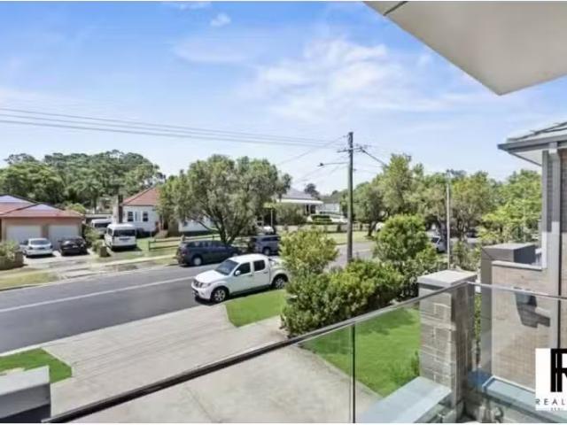 2/198 Old Kent Road, Greenacre Townhouse for rent Listed by A.
