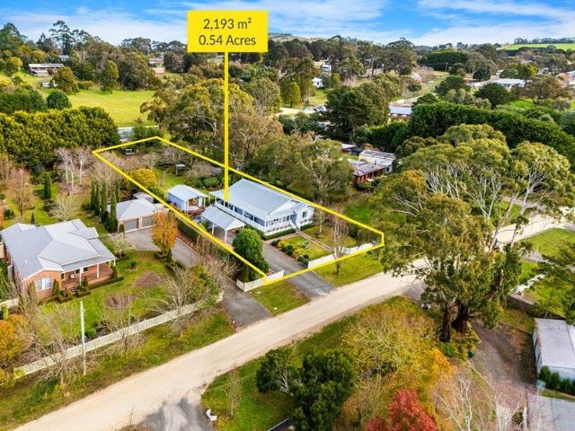 2193m2 0.54 Acres Stylish Living, Stunning Gardens & Superior Entertaining