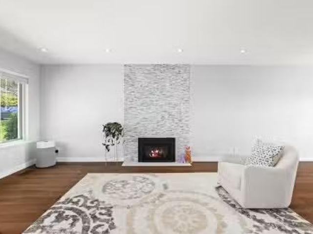 219 26Th Street E, North Vancouver, BC, V7N 1A7 house for sa.