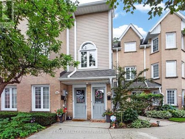 219 2 Cleaver Avenue, Burlington, ON, L7M 3Z4 townhouse for sale | Listing ID W13646 | Royal LePage