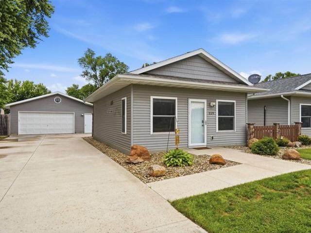 219 Collins Ave, Evansdale, IA 50707