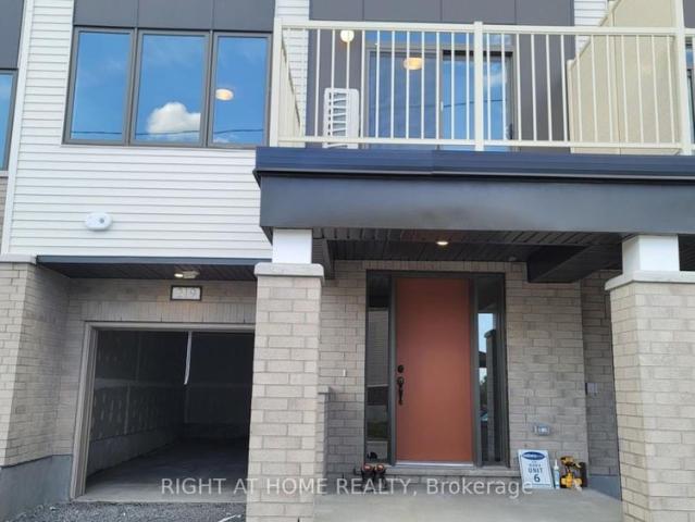 219 Darjeeling Avenue Ottawa, ON K2J7C8
