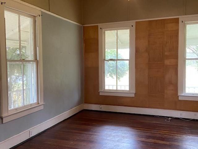 219 Main Street E