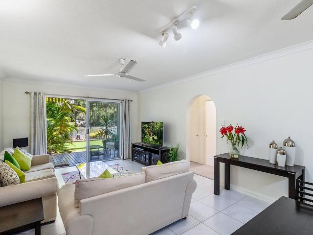 2/19 Springfield CrescentManoora QLD 4870, Australia