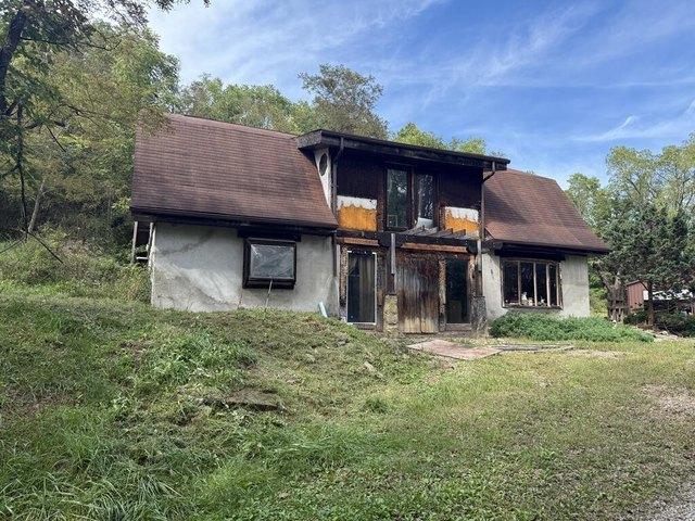 219 Peachtree Ln, Wellsburg, WV 26070