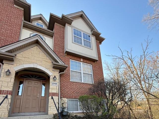 219 River Front Dr, Mount Prospect, IL 60056 | MLS #12692