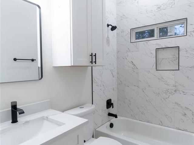 219 W Beachwood Loop