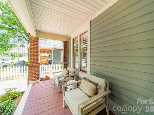 219 W Park Avenue