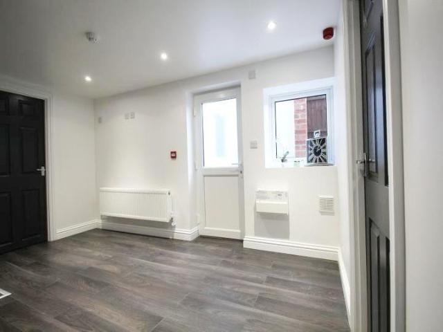 219A Flat Monks Road, Lincoln. 1 bed flat to rent £750 pcm £173 pw