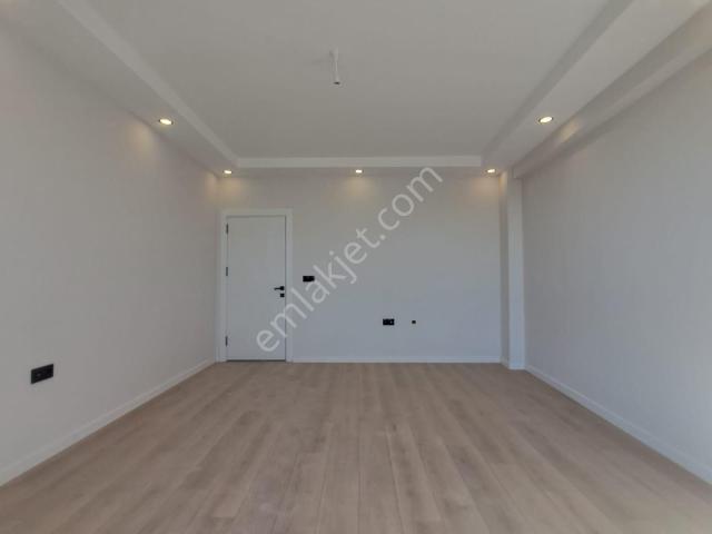 2+1 100 M2 3 Katlı Binanın 2 Katında d200
