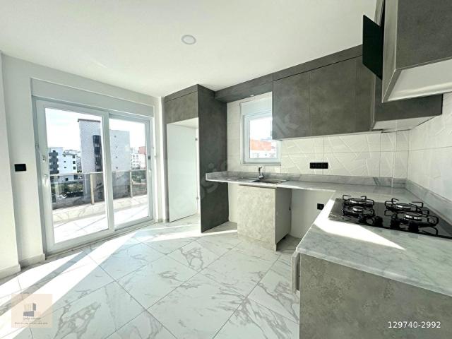 2+1 105m2 TRAMVAY YAKINI KATTA ASANSÖRLÜ SIFIR KUPON DAİRE!