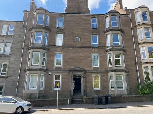 2/1, 184 Lochee Road, Dundee, DD2 2NF 2 bed flat to rent £745 pcm £172 pw