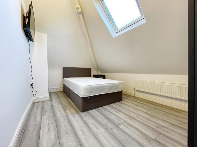 21, 23, 25, 27 Staple Hall Road, Turves Green, B31 3TH, United Kingdom | Room for rent #139544678 | Rentberry