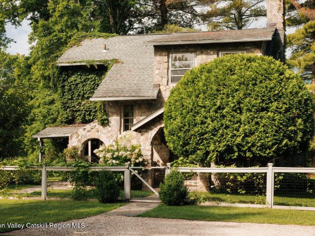 21 23 Library Lane