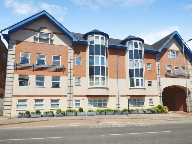 21 23 London Road, St Albans AL1, 2 bed flat to rent, £2,200 pcm | PrimeLocation