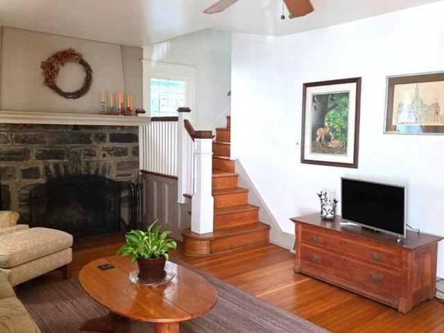 21 W Hillcrest Avenue