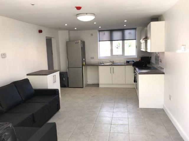 21 Water Mill Close, B29 6TS 5 bed house to rent £2,383 pcm £550 pw