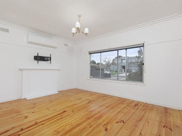 21 Wheatsheaf Road, Glenroy VIC 3046