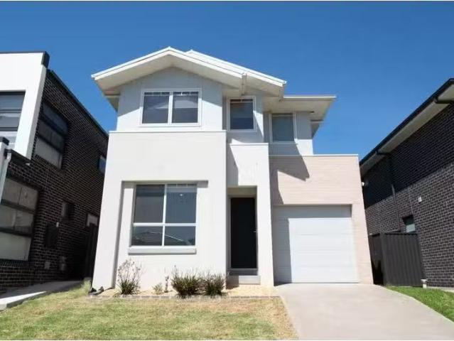 21 White Aspen Street, Leppington House for rent Listed by An.