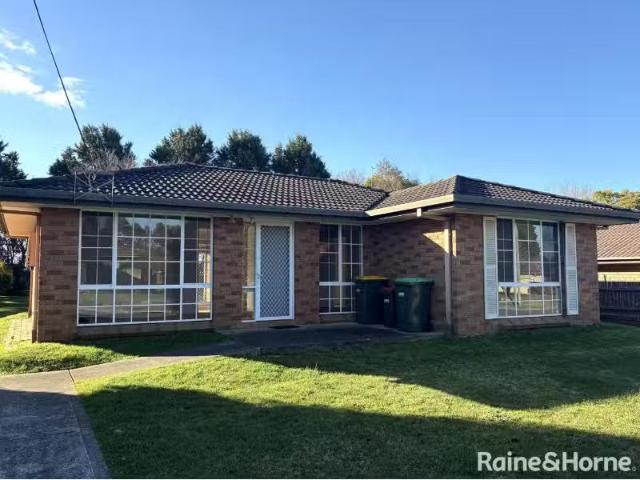 21 Wilson Street, MOSS VALE House for rent Listed by Aliyah R.