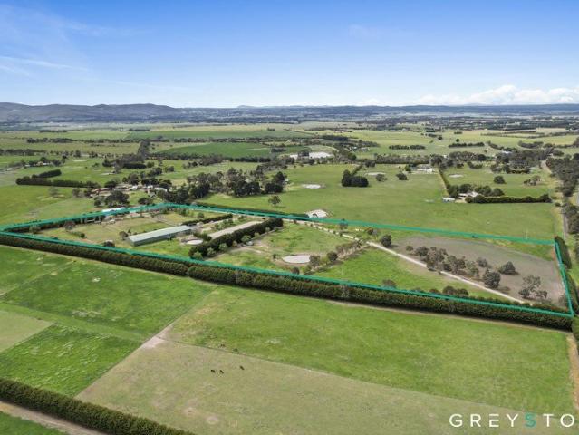 21 Acre Sanctuary with Exceptional Facilities and Unlimited Potential