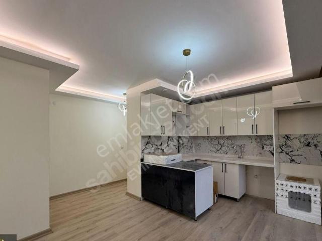 Melih Gökçek Bulvarına Bir Bina 29 Ekimde 3+1 Arakat Kiralık Daire Asansörlü Genis Ön Cephe