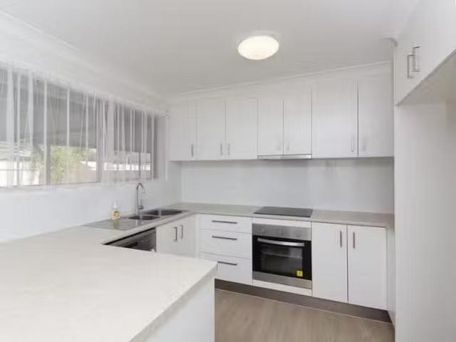 21 Anthony Drive, Burleigh Waters, QLD 4220