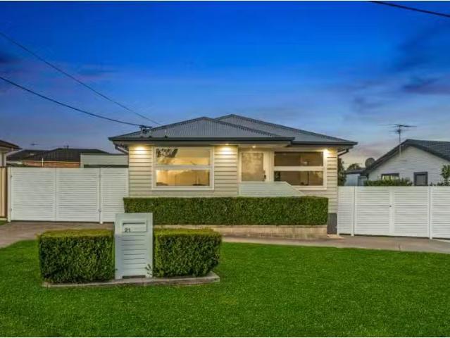21 Appleton Avenue, Lurnea House for rent Listed by Oneagency.