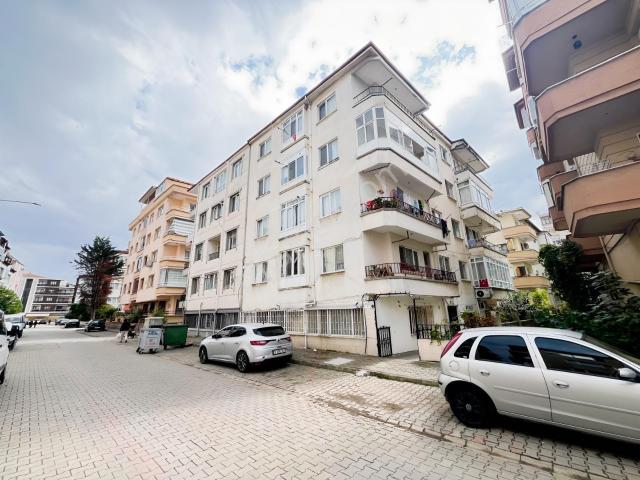 2+1 Arakat 2.kat Geniş Sokak İçinde Denize 350 Metre Mesafede