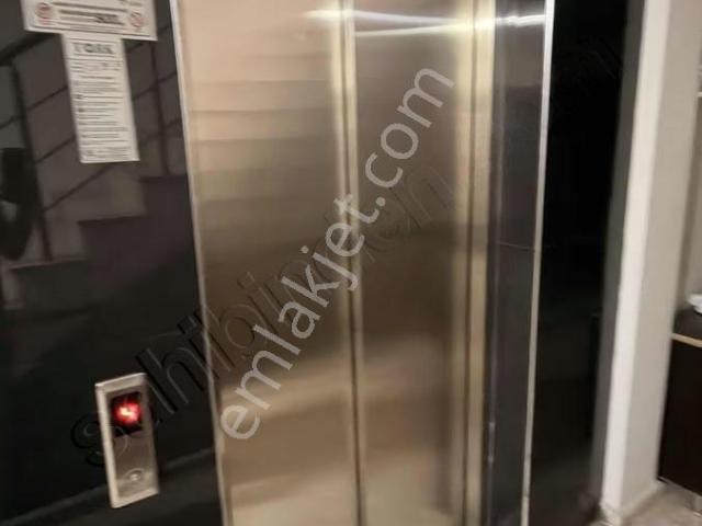 2+1 Arakat. asansörlü. kapalı Otoparklı. shell'in Üstü. e5 Yakın