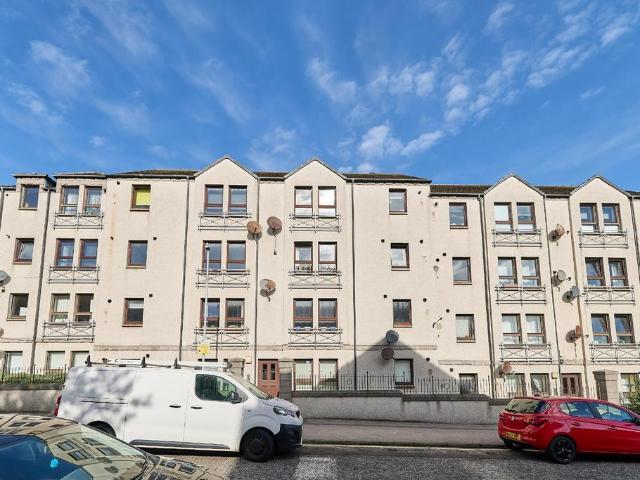 Ardarroch Close, Aberdeen, AB24 2 bed flat to rent £825 pcm £190 pw