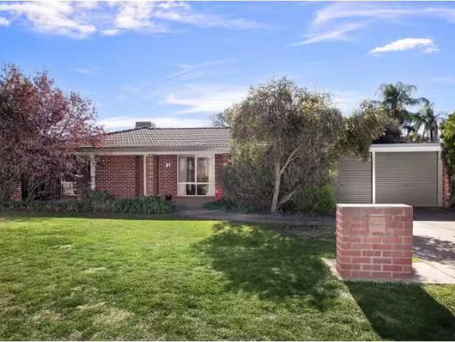 21 Bamarook Crescent, Glenfield Park House for rent Listed by.