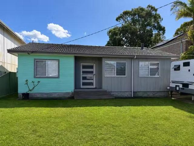21 Bambara Avenue, SUMMERLAND POINT House for rent Listed by.