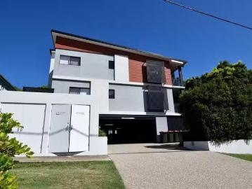 2/1 Bayne Street, West Gladstone, QLD 4680