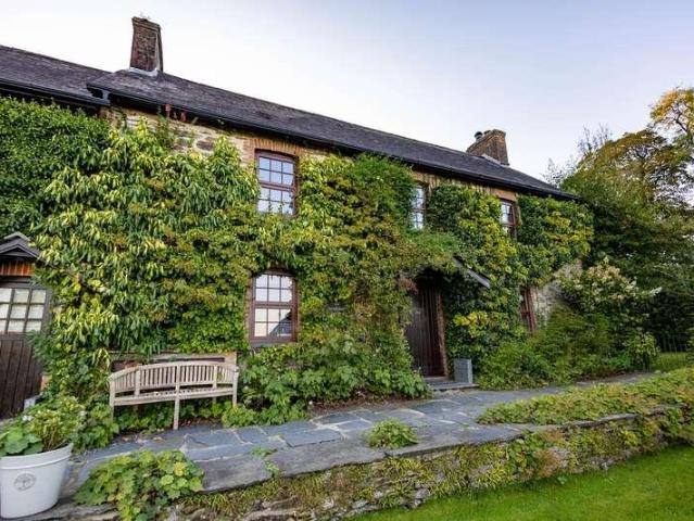 21 bed house for sale